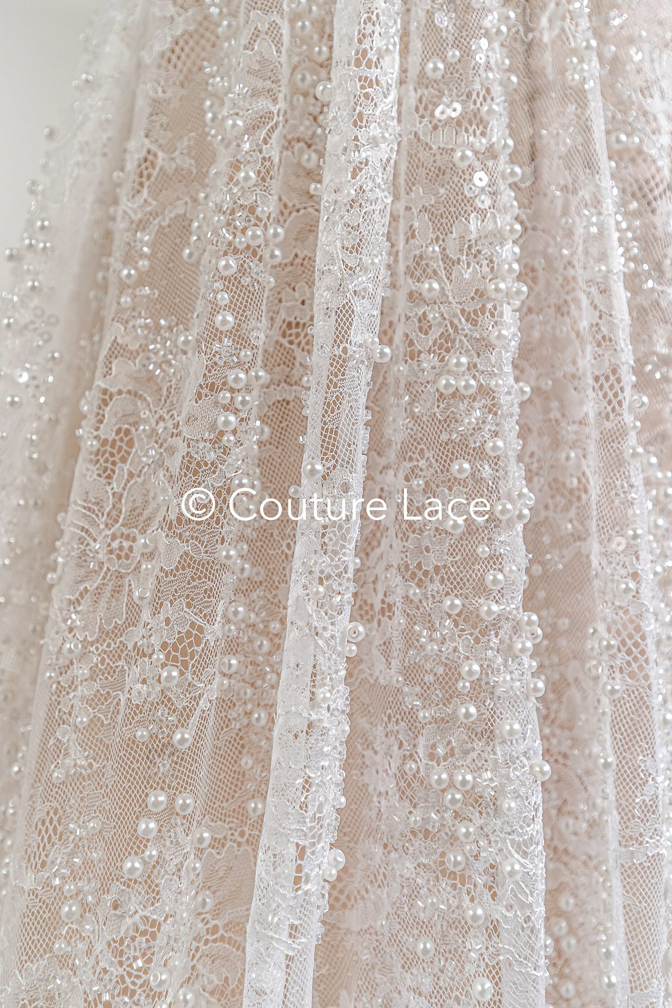 Encaje nupcial bordado con perlas sobre fino encaje francés / Encaje nupcial de alta calidad con perlas // L25-407