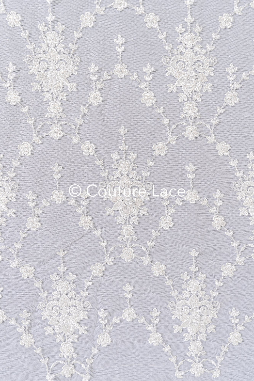 Schwere luxuriöse Perlenstickerei/ Brautspitze mit symmetrischen Muster // L26-521