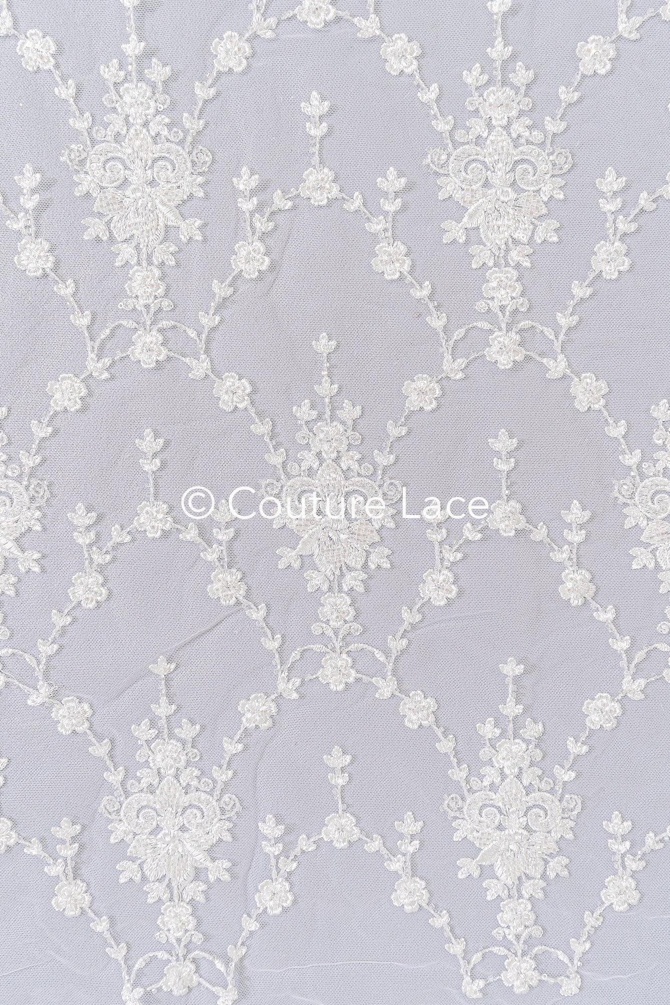 Schwere luxuriöse Perlenstickerei/ Brautspitze mit symmetrischen Muster // L26-521