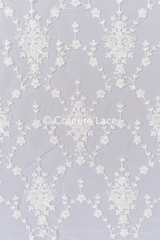 Schwere luxuriöse Perlenstickerei/ Brautspitze mit symmetrischen Muster // L26-521