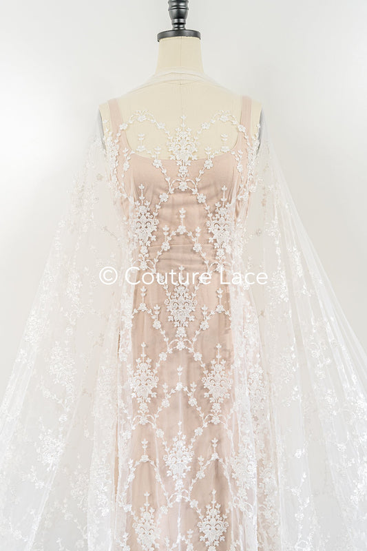 Schwere luxuriöse Perlenstickerei/ Brautspitze mit symmetrischen Muster // L26-521