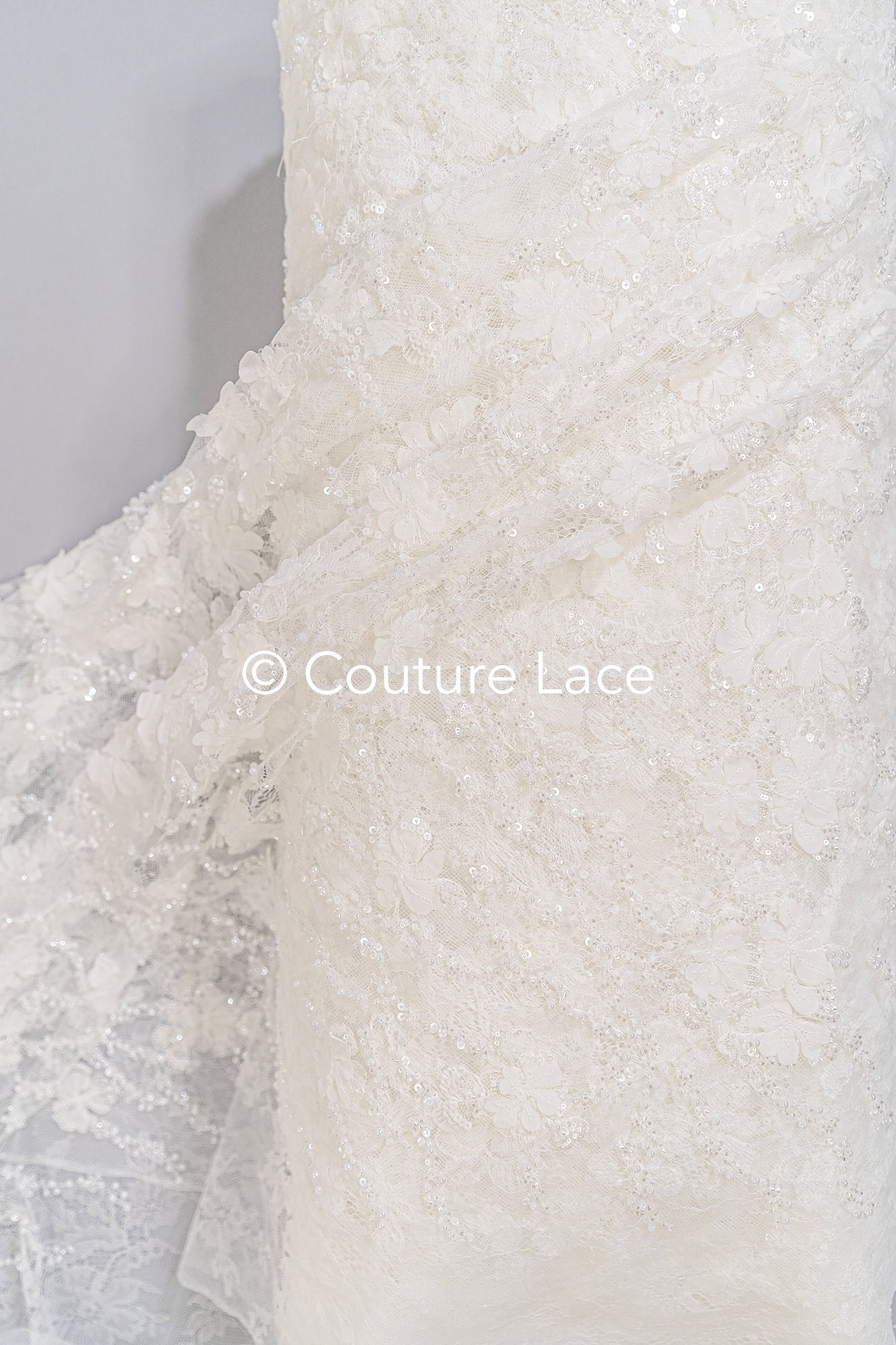 Perlenbestickte 3D Brautspitze auf feiner französischer Spitze/ Hochwertige Perlen Brautspitze // L25-617