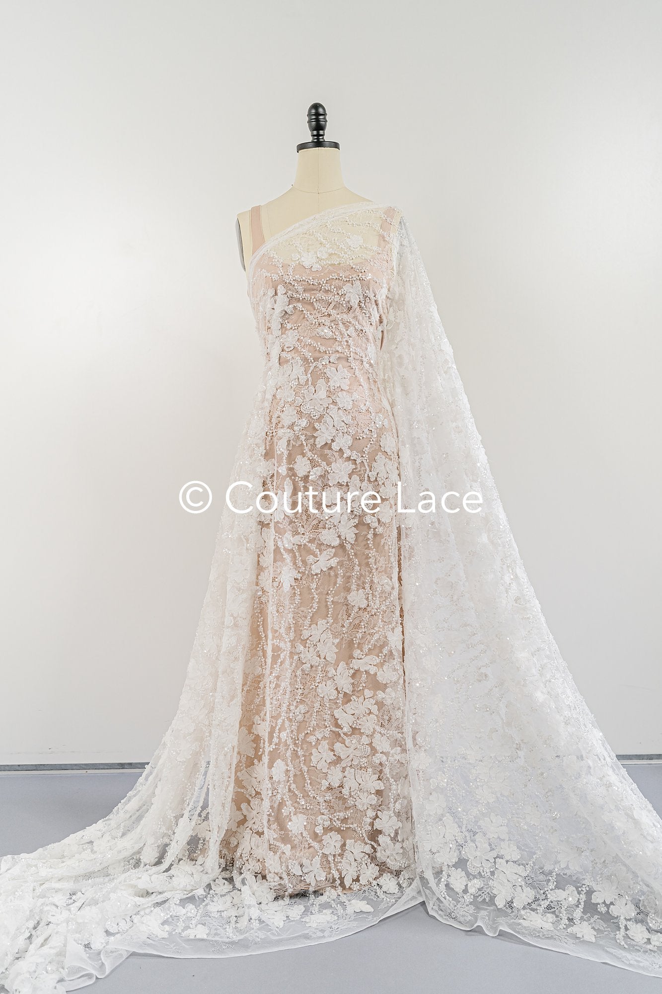 Perlenbestickte 3D Brautspitze auf feiner französischer Spitze/ Hochwertige Perlen Brautspitze // L25-617