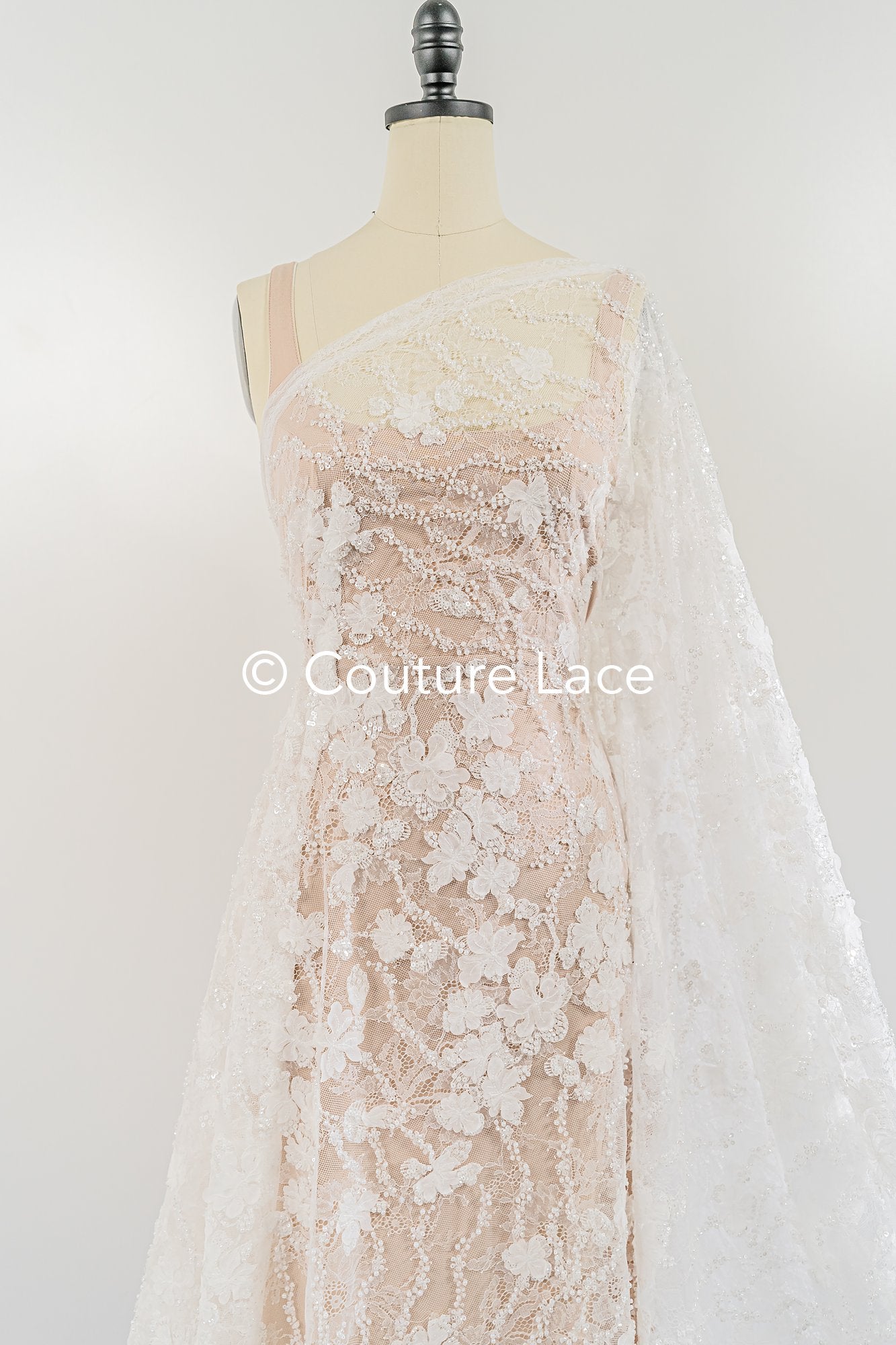 Perlenbestickte 3D Brautspitze auf feiner französischer Spitze/ Hochwertige Perlen Brautspitze // L25-617