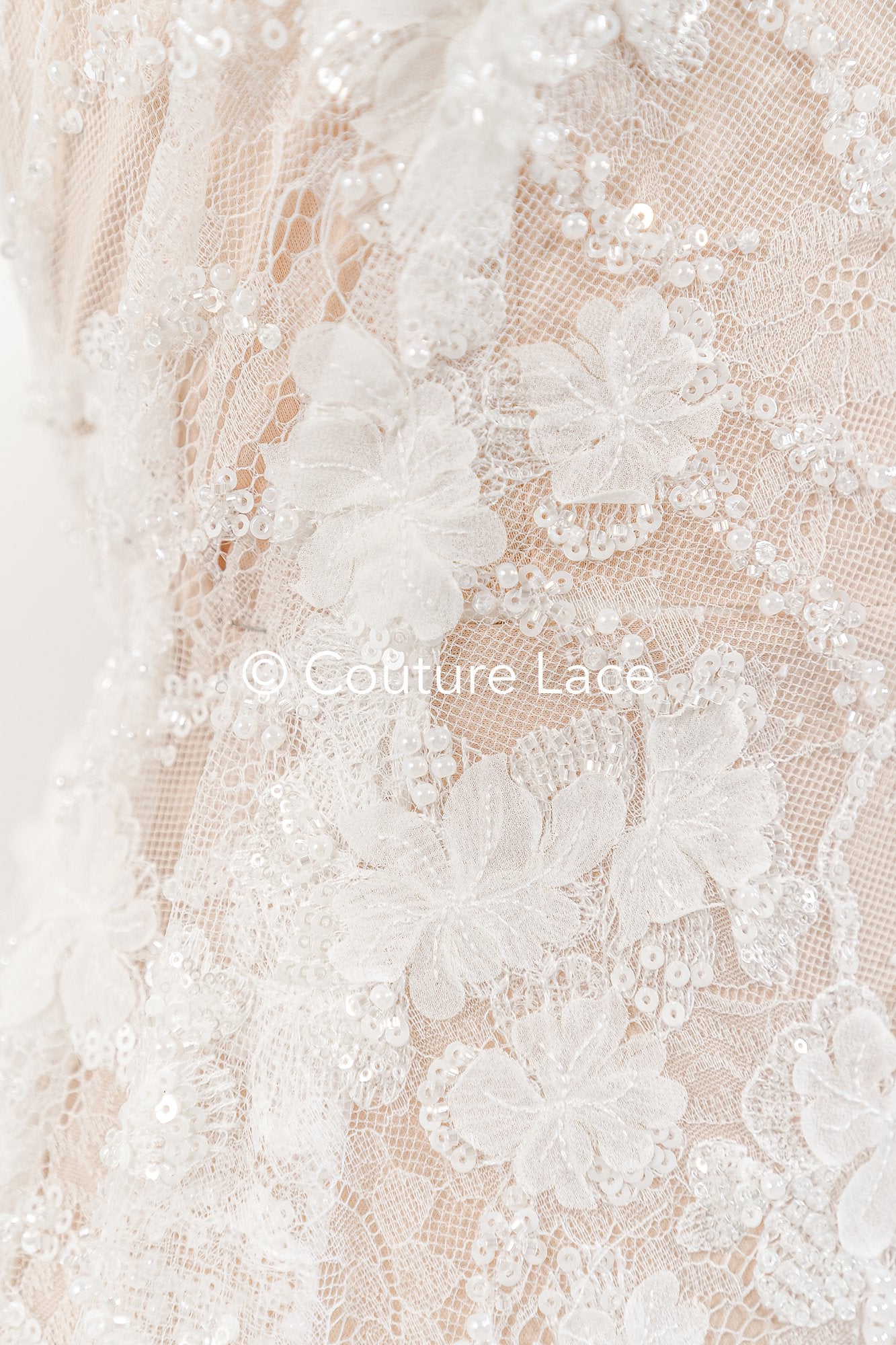 Perlenbestickte 3D Brautspitze auf feiner französischer Spitze/ Hochwertige Perlen Brautspitze // L25-617