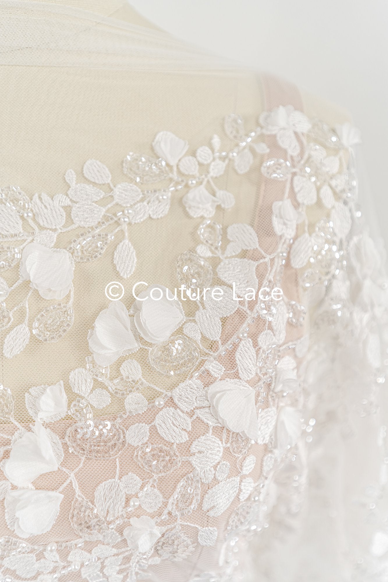 3D Blumen Spitzenstoff Off-White/ Braut Spitzenstoff/ romantischer Spitzenstoff mit 3D Blumen/ Hochzeit Spitzenstoff// L25-664B