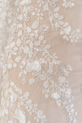 3D Blumen Spitzenstoff Off-White/ Braut Spitzenstoff/ romantischer Spitzenstoff mit 3D Blumen/ Hochzeit Spitzenstoff// L25-664B