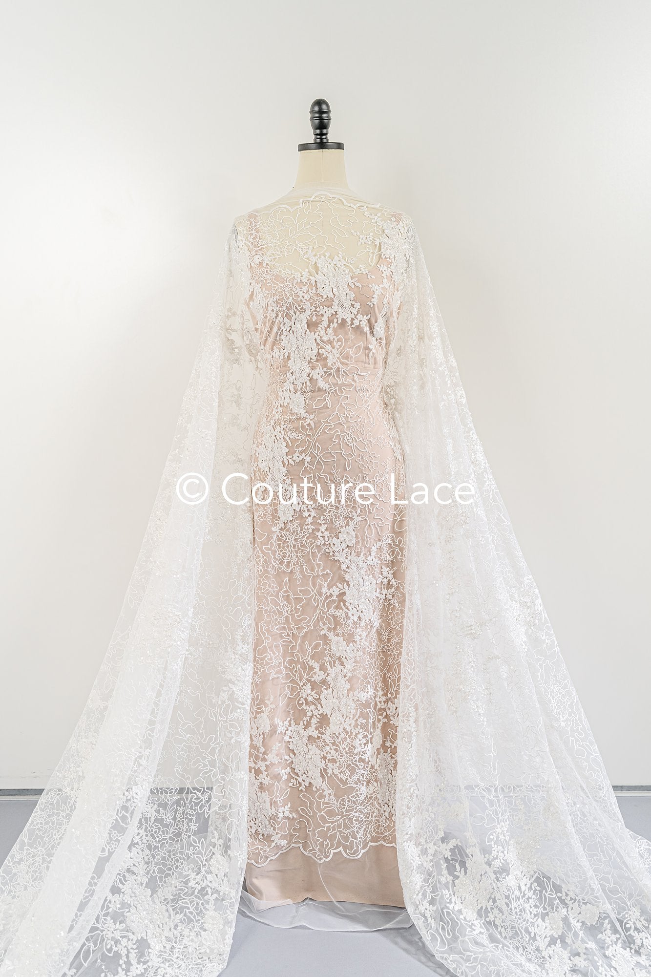 Exquisite Florale Spitze für Brautkleider/ Luxus Brautspitze mit Perlenstickerei // L25-870