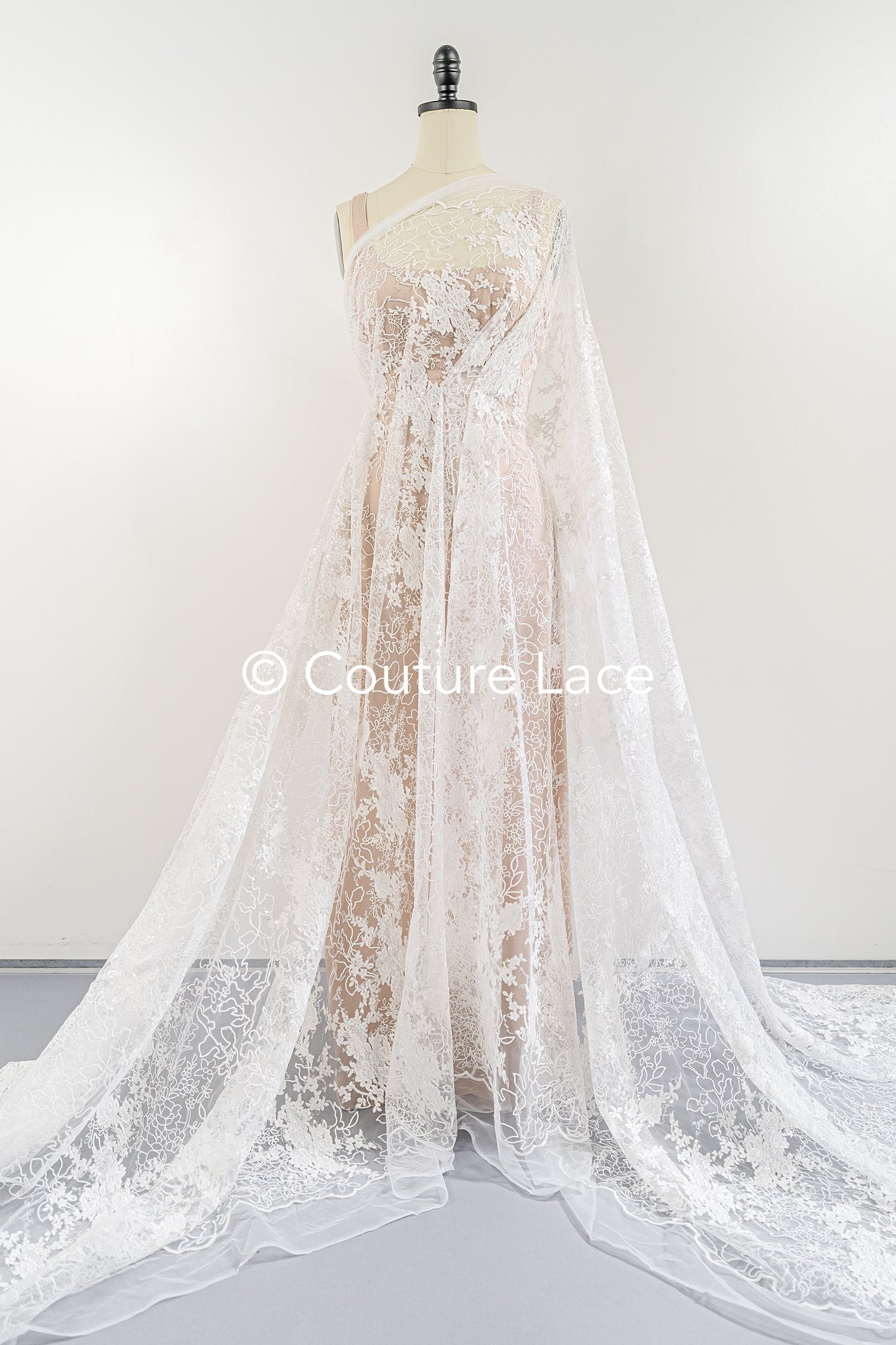 Dentelle florale pour robes de mariée / Dentelle brodée pour vêtements de mariée // L25-869