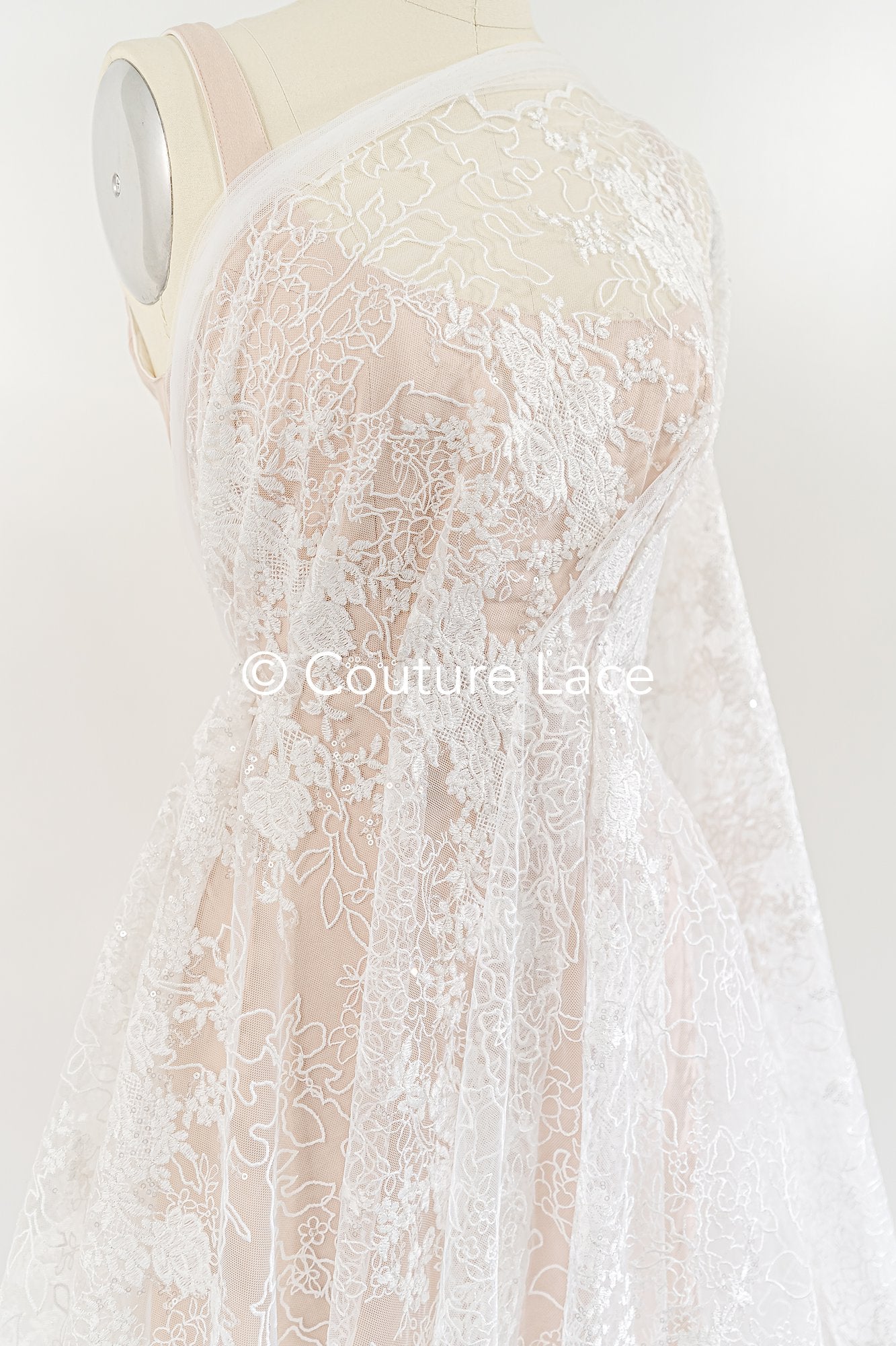 Dentelle florale pour robes de mariée / Dentelle brodée pour vêtements de mariée // L25-869