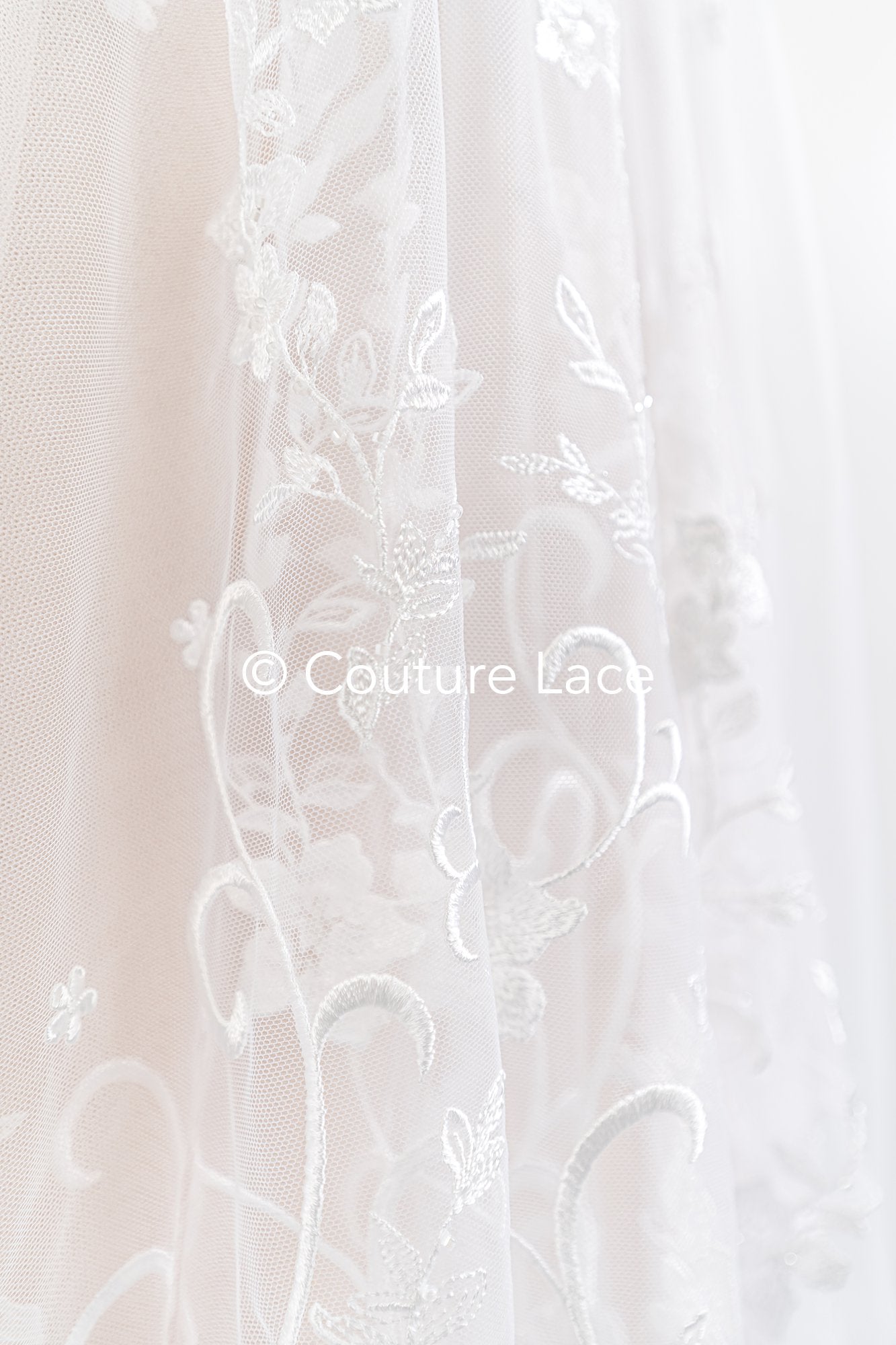 Exquisite Florale Spitze für Brautkleider, Luxus Brautspitze mit Perlenstickerei // L25-856