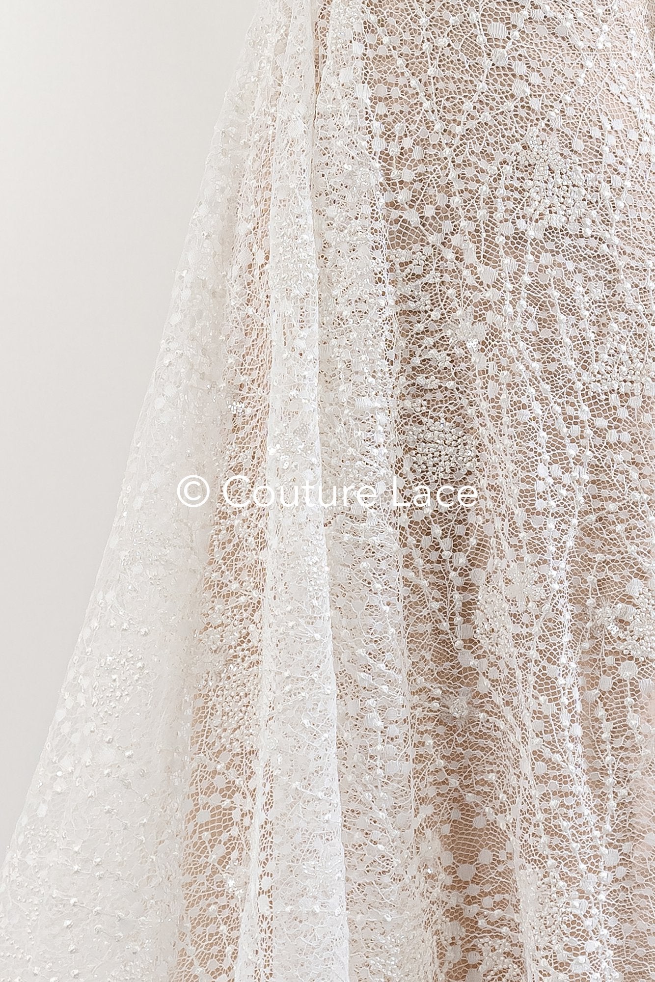 Braut Spitzenstoff mit Blumenmuster, perlenbestickte Spitze für Brautkleider mit floralem Muster// L25-857