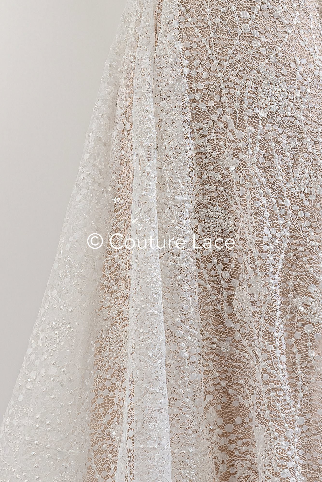 Braut Spitzenstoff mit Blumenmuster, perlenbestickte Spitze für Brautkleider mit floralem Muster// L25-857