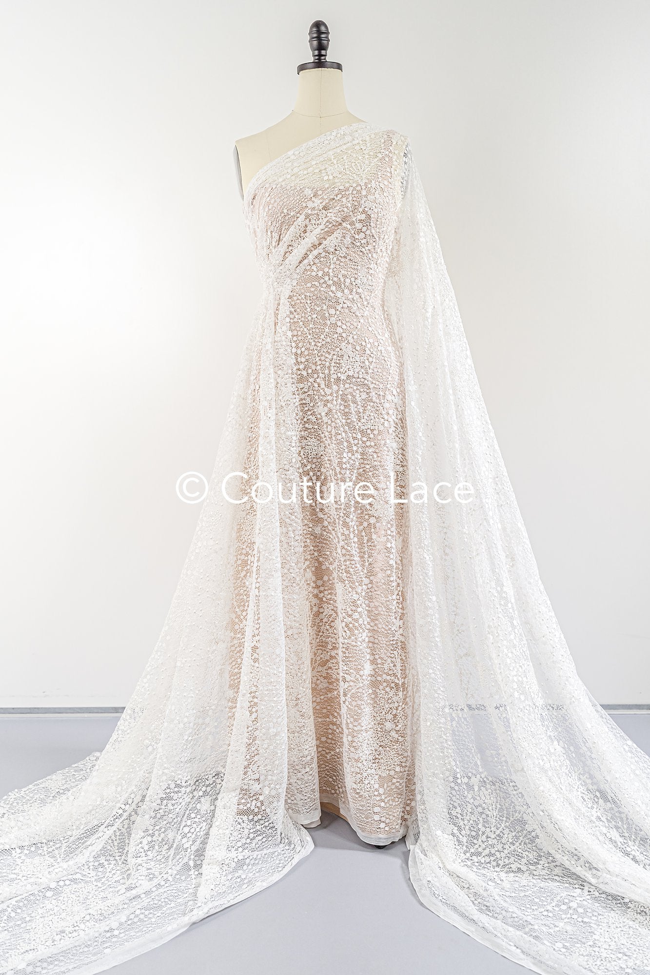 Braut Spitzenstoff mit Blumenmuster, perlenbestickte Spitze für Brautkleider mit floralem Muster// L25-857