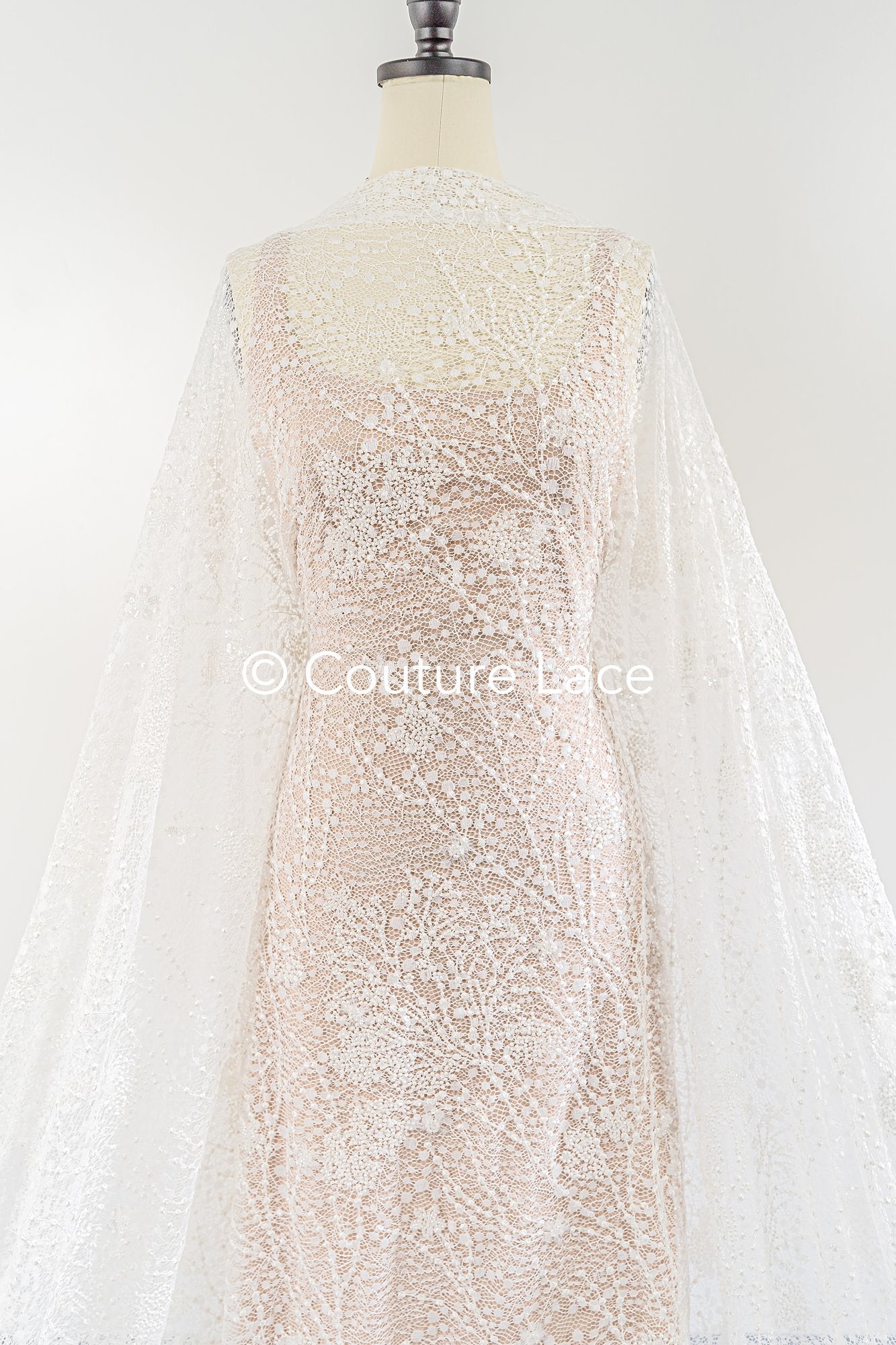 Braut Spitzenstoff mit Blumenmuster, perlenbestickte Spitze für Brautkleider mit floralem Muster// L25-857