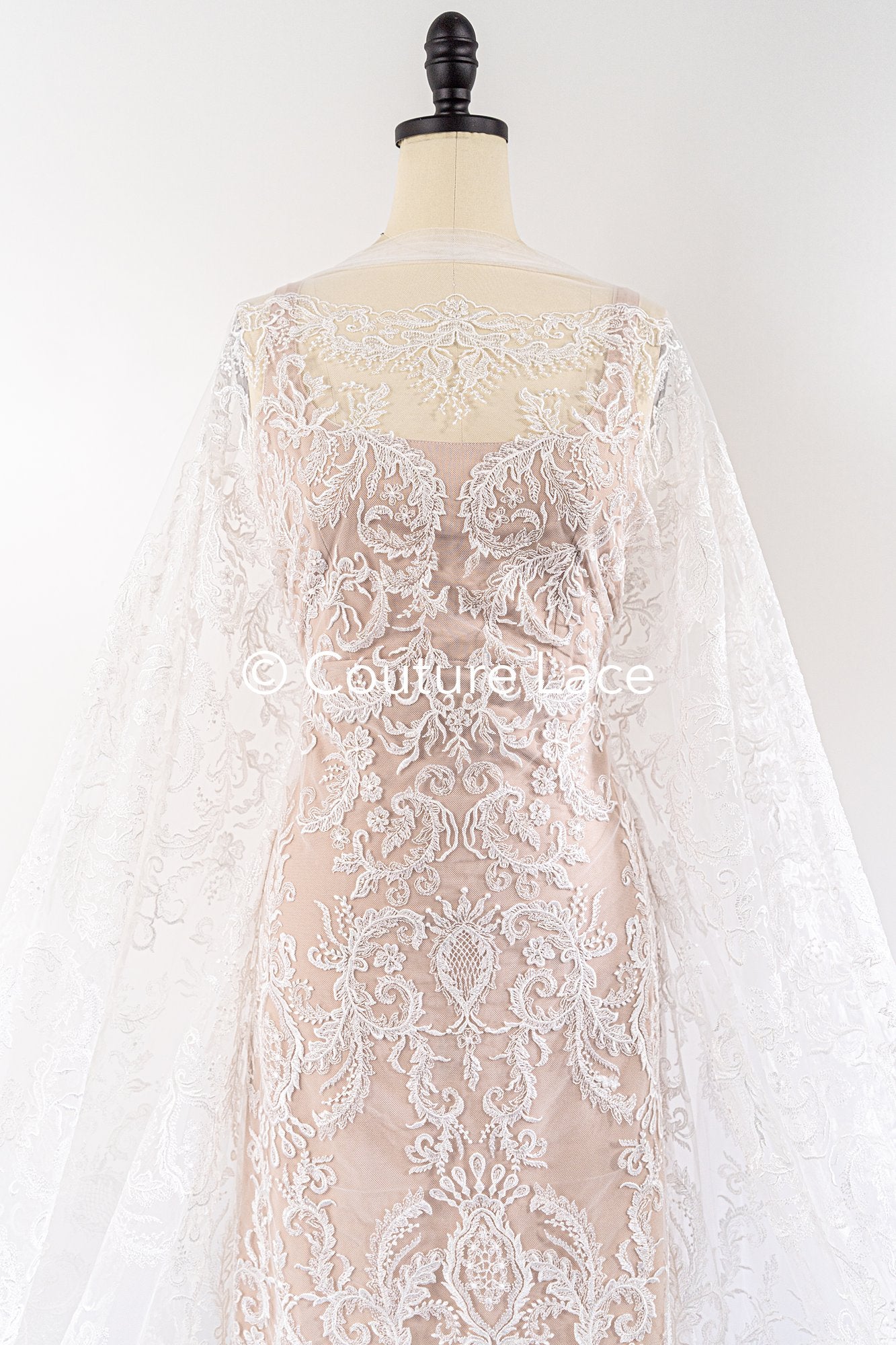 Florale Spitze für Brautkleider, Bestickte Brautspitze mit Blumenmuster // L25-858