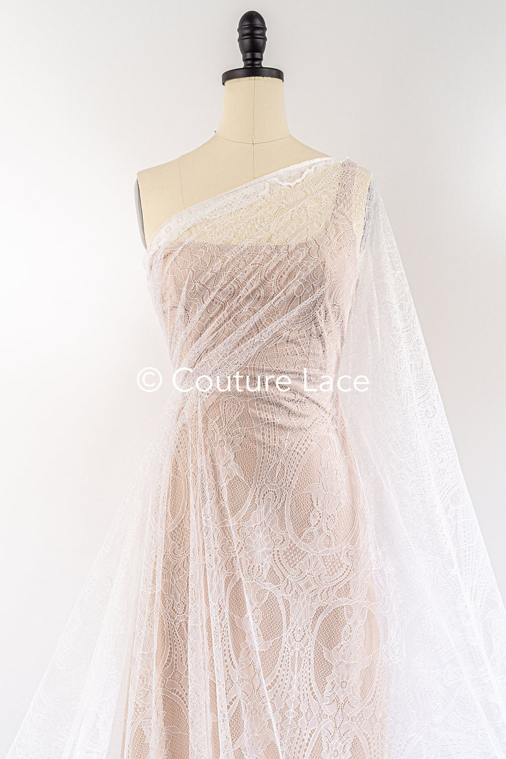 3 mètres de dentelle française/dentelle de Chantilly française // L25-859