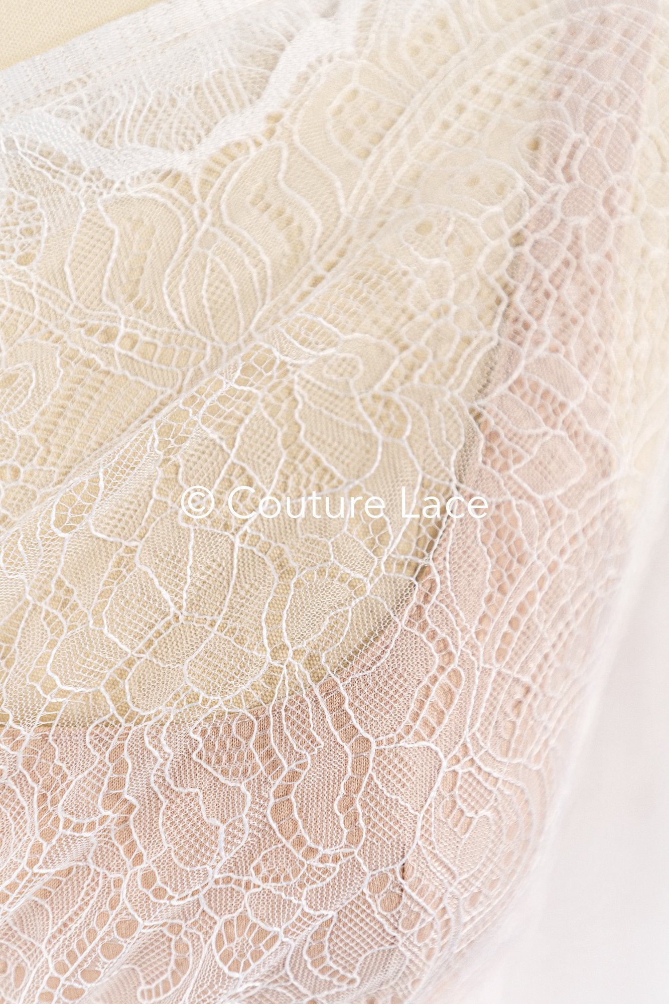 3 mètres de dentelle française/dentelle de Chantilly française // L25-859