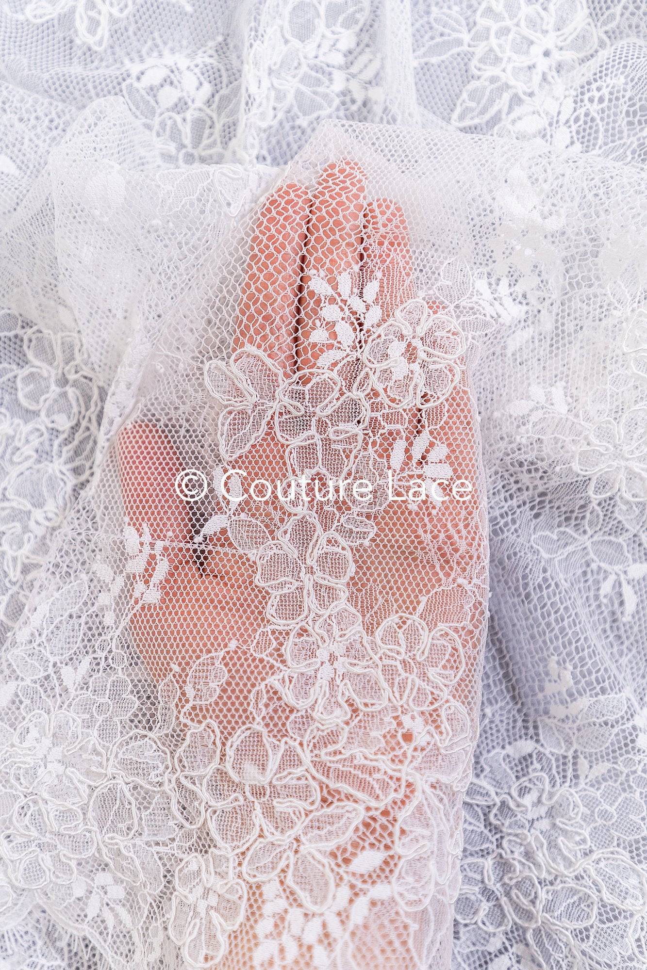 3 mètres de dentelle florale française / dentelle Chantilly française // L25-860