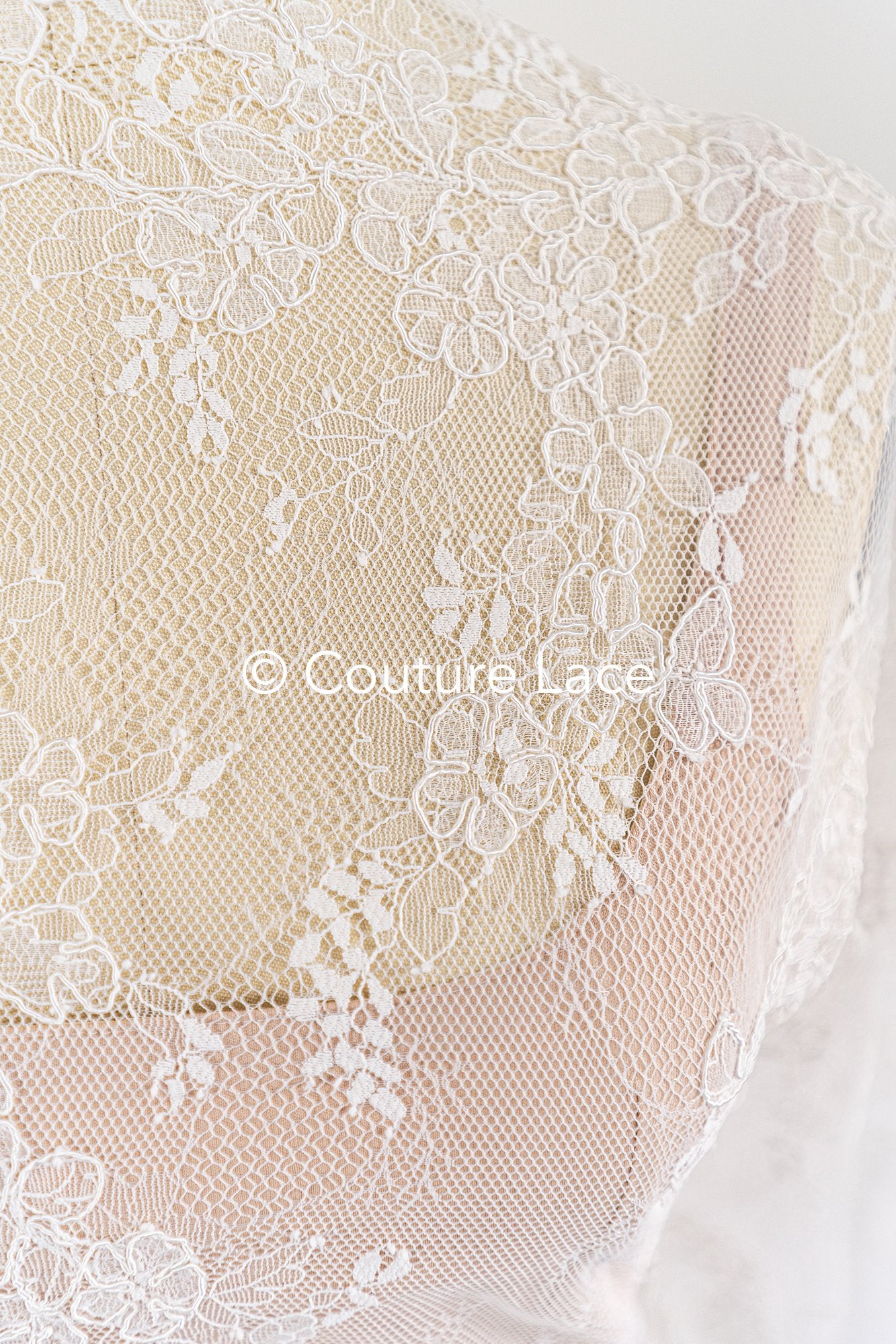 3 mètres de dentelle florale française / dentelle Chantilly française // L25-860