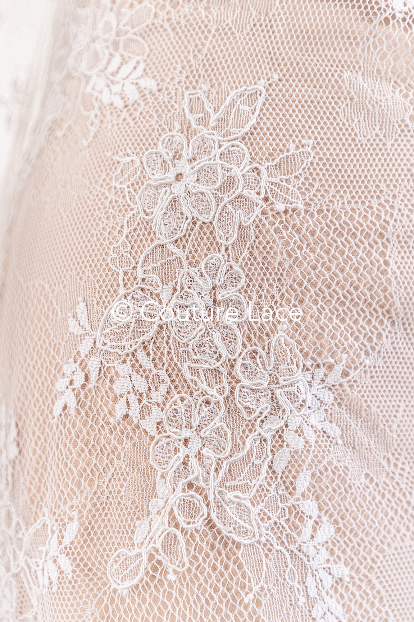 3 mètres de dentelle florale française / dentelle Chantilly française // L25-860