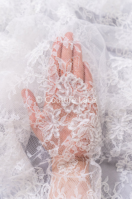 3 mètres de dentelle de Chantilly française / dentelle de mariée française / L25-861