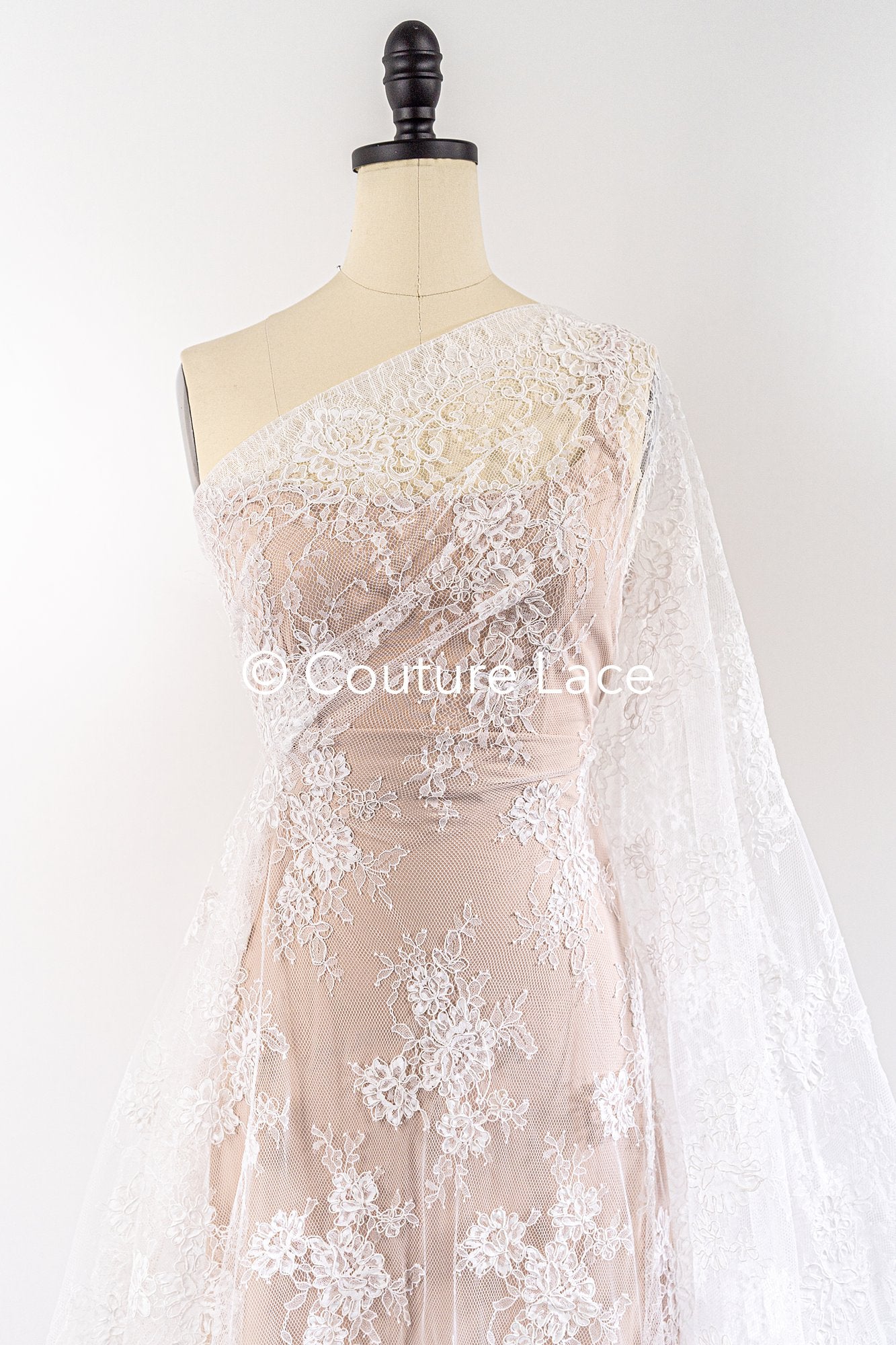 3 mètres de dentelle de Chantilly française / dentelle de mariée française / L25-861