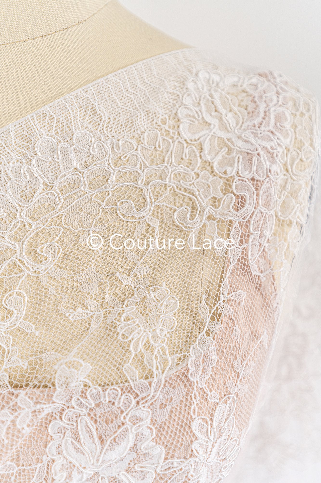 3 mètres de dentelle de Chantilly française / dentelle de mariée française / L25-861