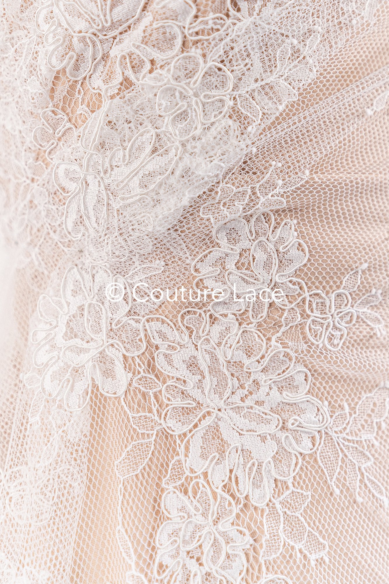 3 mètres de dentelle de Chantilly française / dentelle de mariée française / L25-861