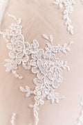 Luxuriöse Blumen-Spitze mit floralen Mustern, Feinste Brautspitze für luxuriöse Brautkleider // L26-012B