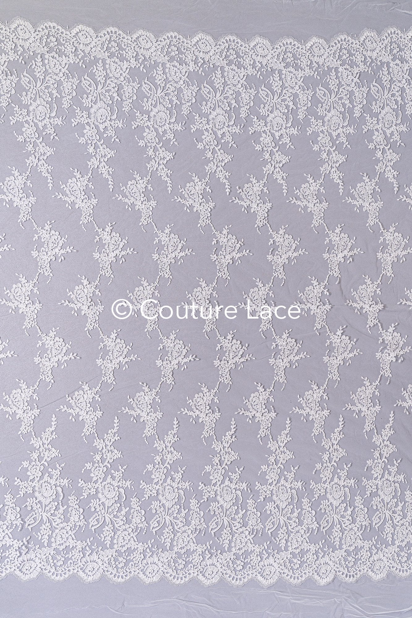 Luxuriöse Blumen-Spitze mit floralen Mustern, Feinste Brautspitze für luxuriöse Brautkleider // L26-012B