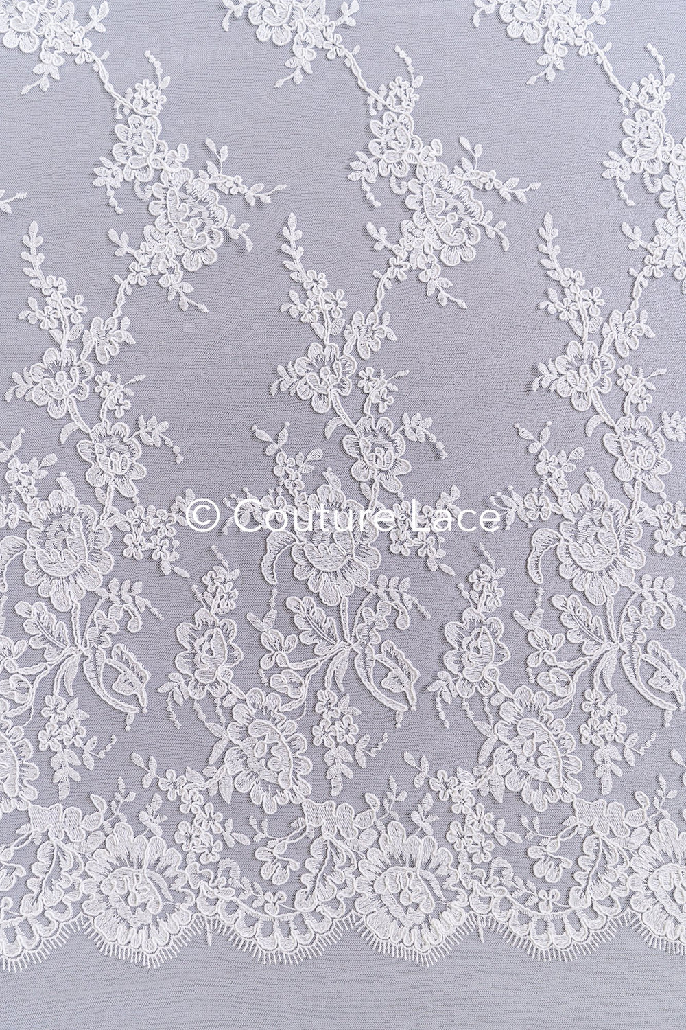Luxuriöse Blumen-Spitze mit floralen Mustern, Feinste Brautspitze für luxuriöse Brautkleider // L26-012B