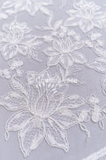 Braut Spitzenstoff mit Blumenmuster, Hochwertiger Spitzen Stoff für Brautkleider // L26-013B