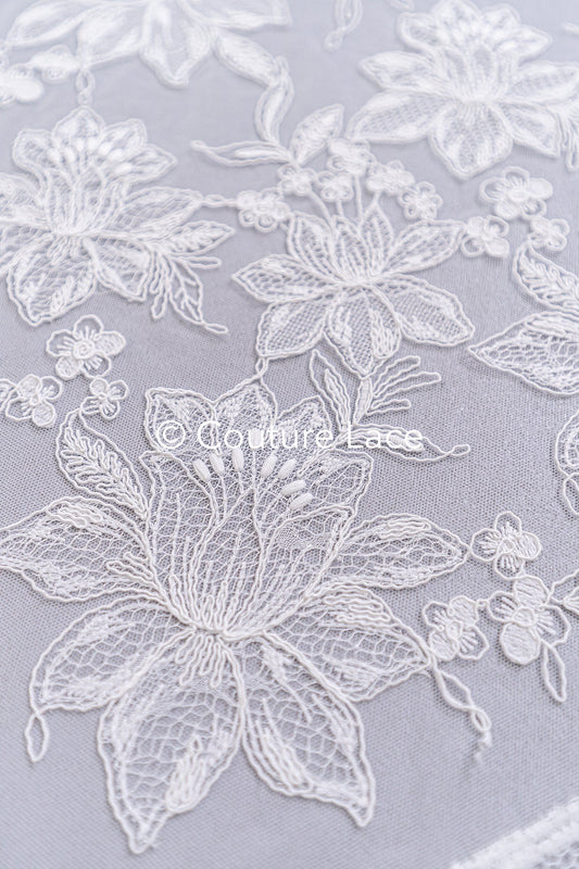 Bridal lace fabric with floral pattern, high-quality lace fabric for wedding dresses // L26-013B