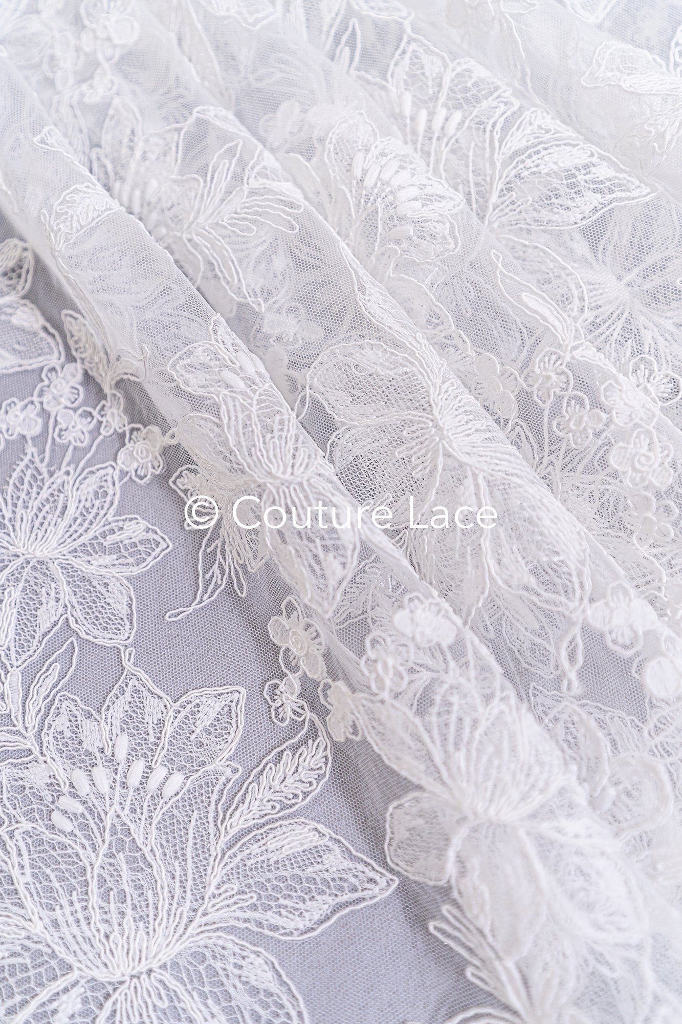 Braut Spitzenstoff mit Blumenmuster, Hochwertiger Spitzen Stoff für Brautkleider // L26-013B