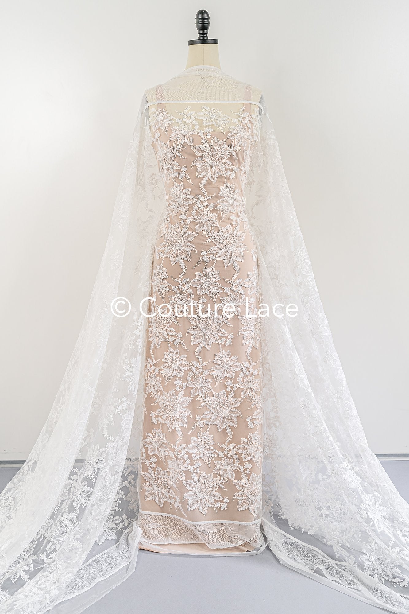 Braut Spitzenstoff mit Blumenmuster, Hochwertiger Spitzen Stoff für Brautkleider // L26-013B