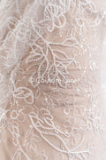 Florale Spitze für Brautkleider, Blumige Brautspitze mit feinen Pailletten // L26-030