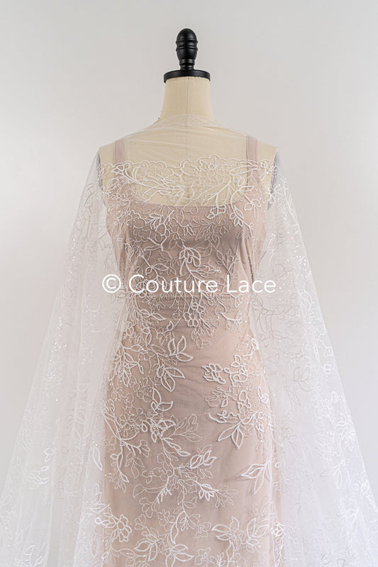 Florale Spitze für Brautkleider, Blumige Brautspitze mit feinen Pailletten // L26-030