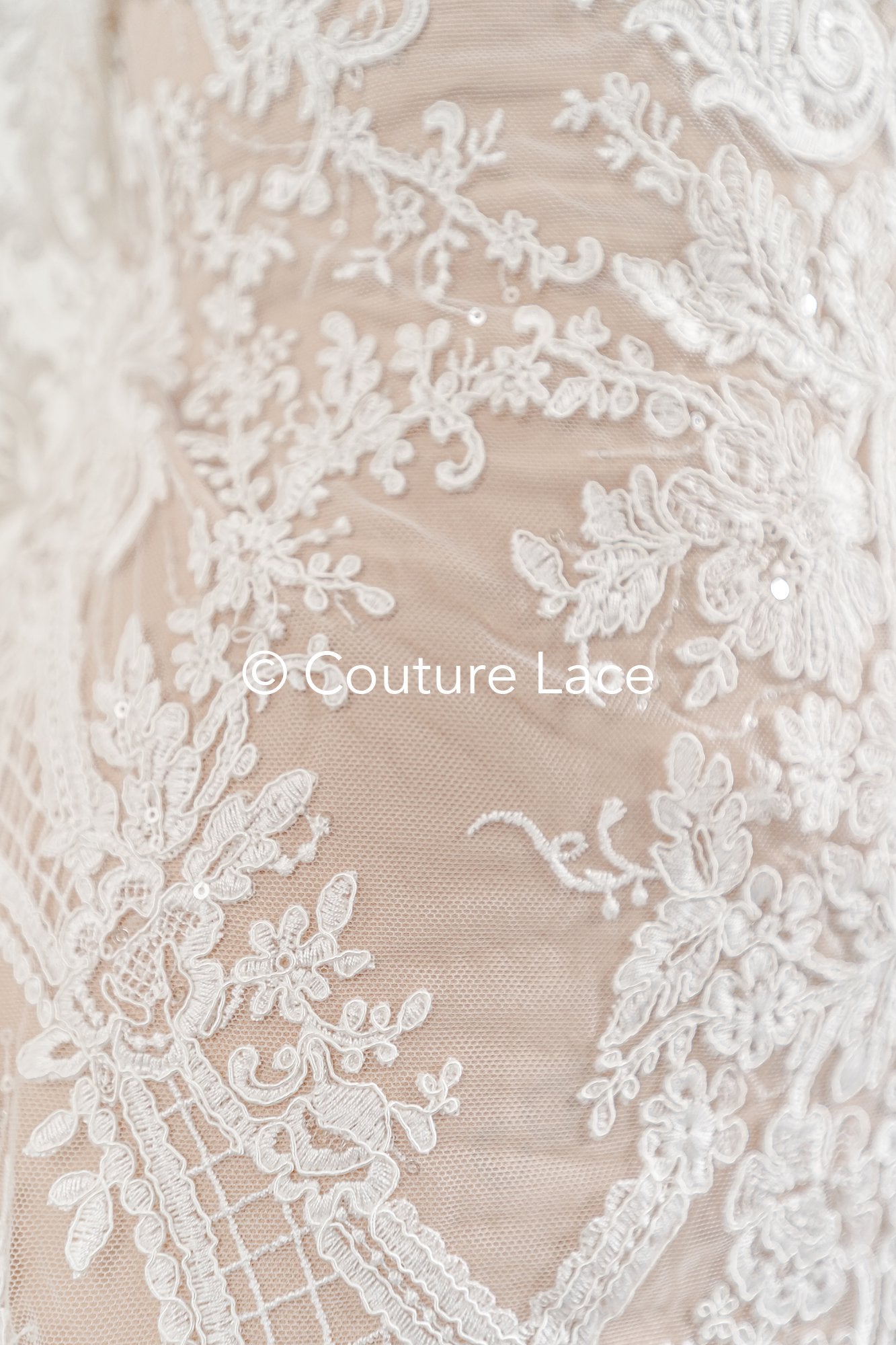 Dentelle de Mariée Luxueuse à Motif Floral Baroque // L26-276