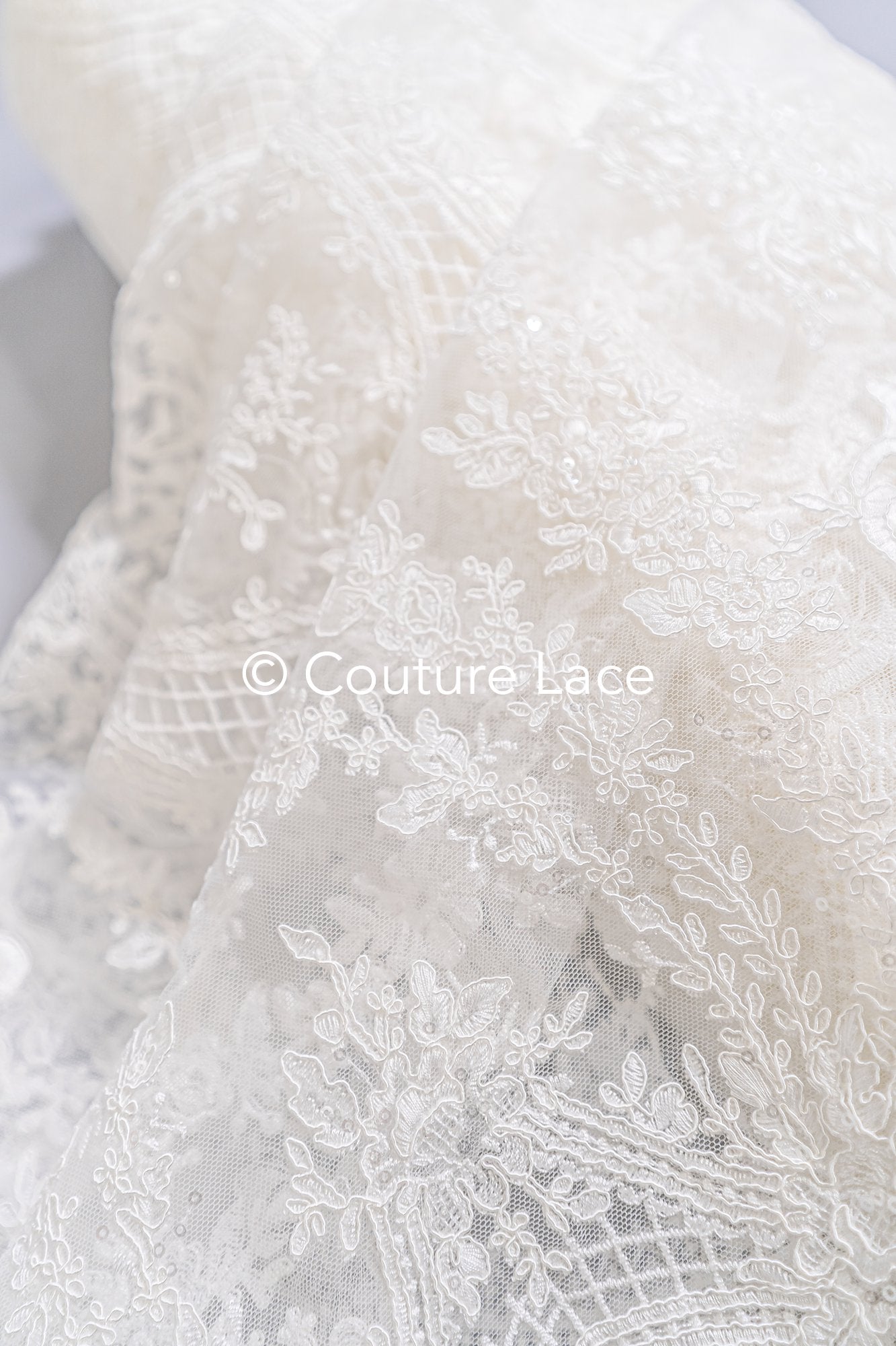 Dentelle de Mariée Luxueuse à Motif Floral Baroque // L26-276