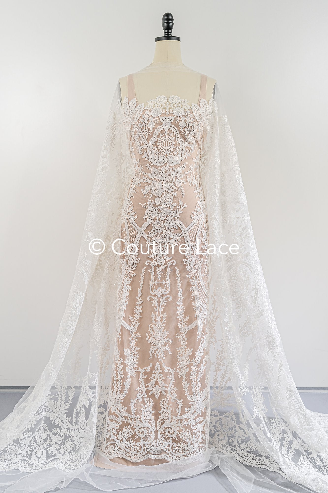 Dentelle de Mariée Luxueuse à Motif Floral Baroque // L26-276