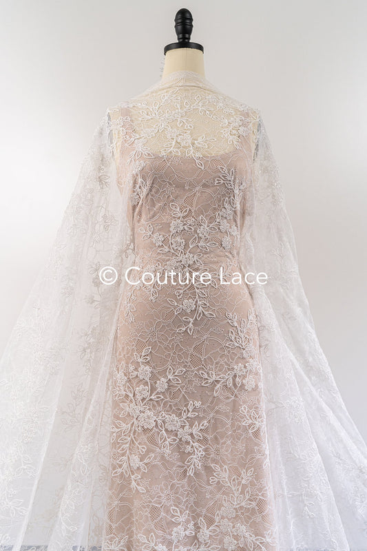 Perlenbestickte Brautspitze auf feiner französischer Spitze/ Hochwertige Perlen Brautspitze // L26-304