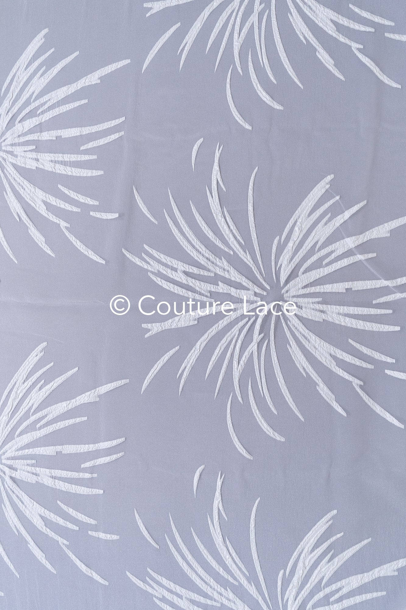 Tissu jacquard de mariée transparent avec grand motif floral 3D – Off-White // R-044