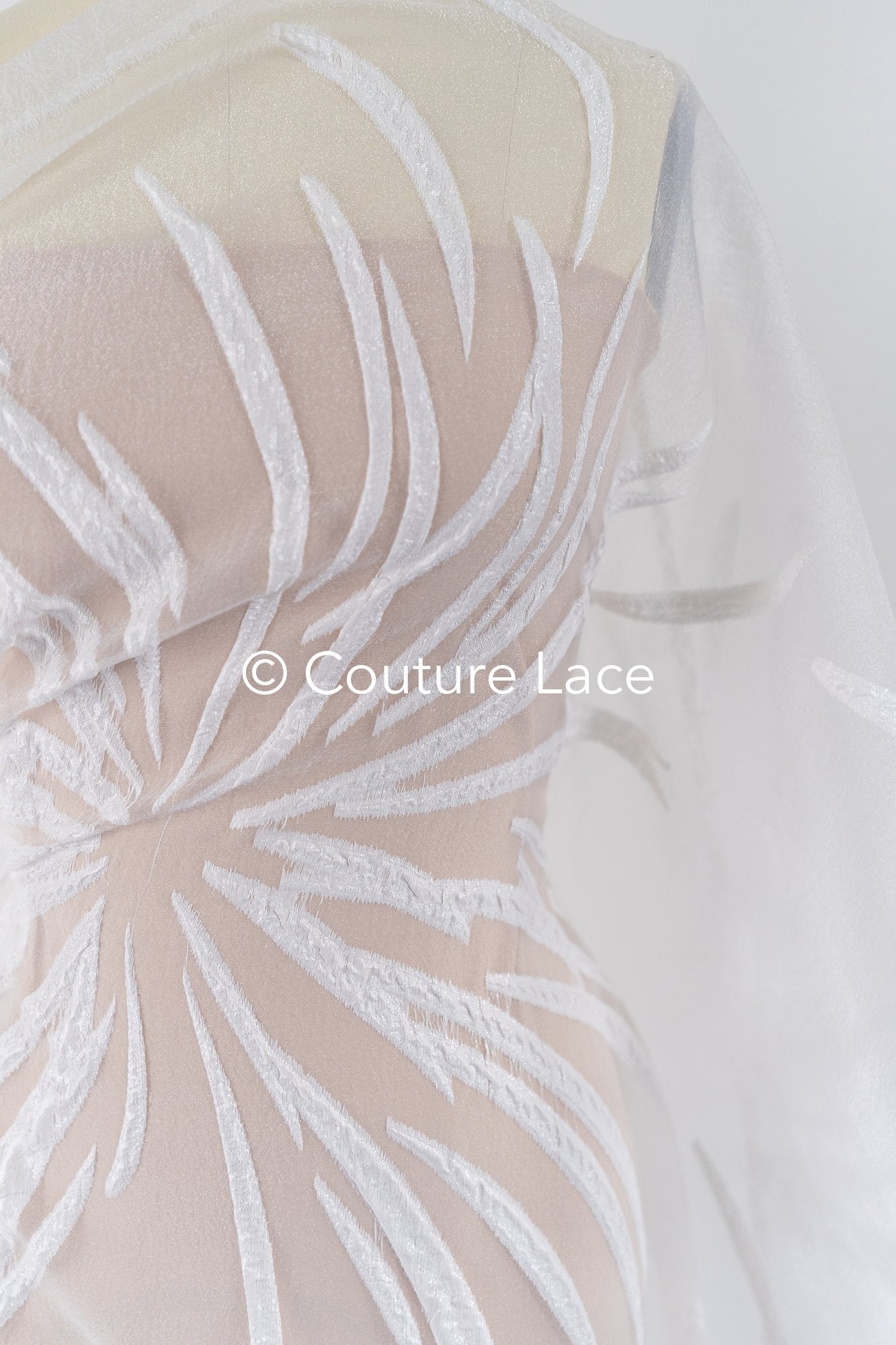 Tissu jacquard de mariée transparent avec grand motif floral 3D – Off-White // R-044
