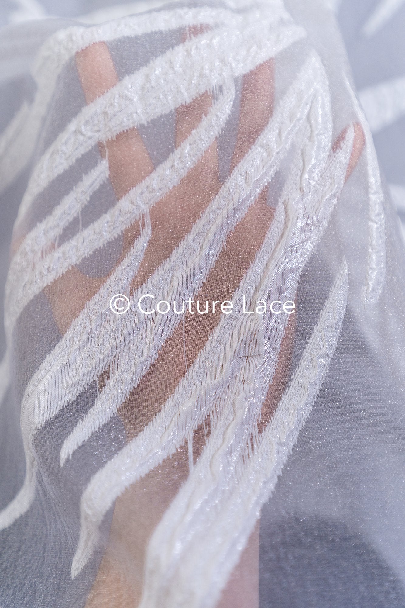 Tissu jacquard de mariée transparent avec grand motif floral 3D – Off-White // R-044