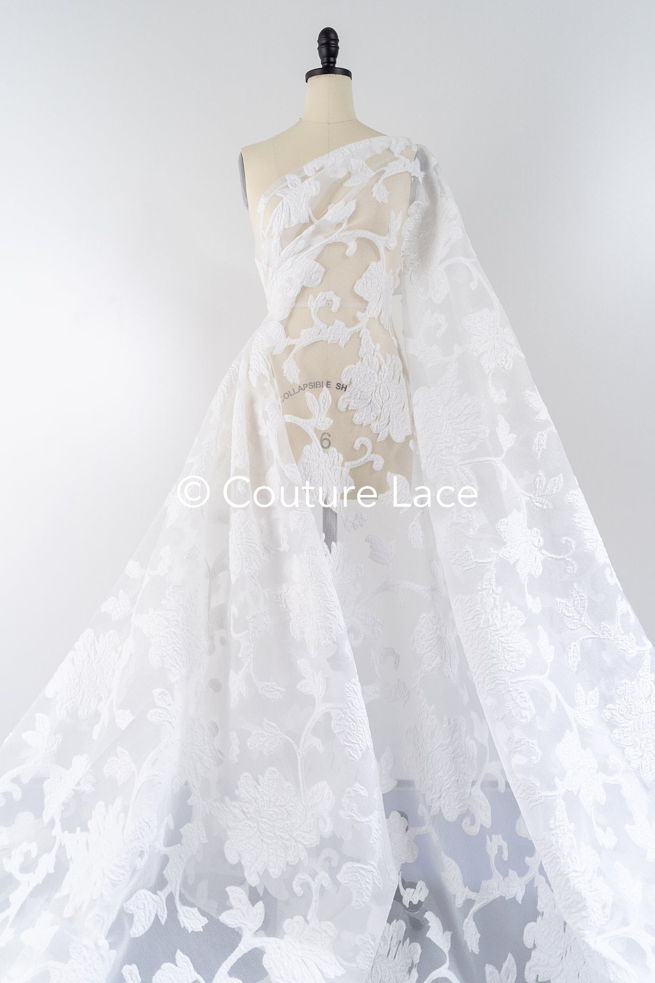 Tejido jacquard nupcial transparente con gran motivo floral 3D – Off-White // R-045