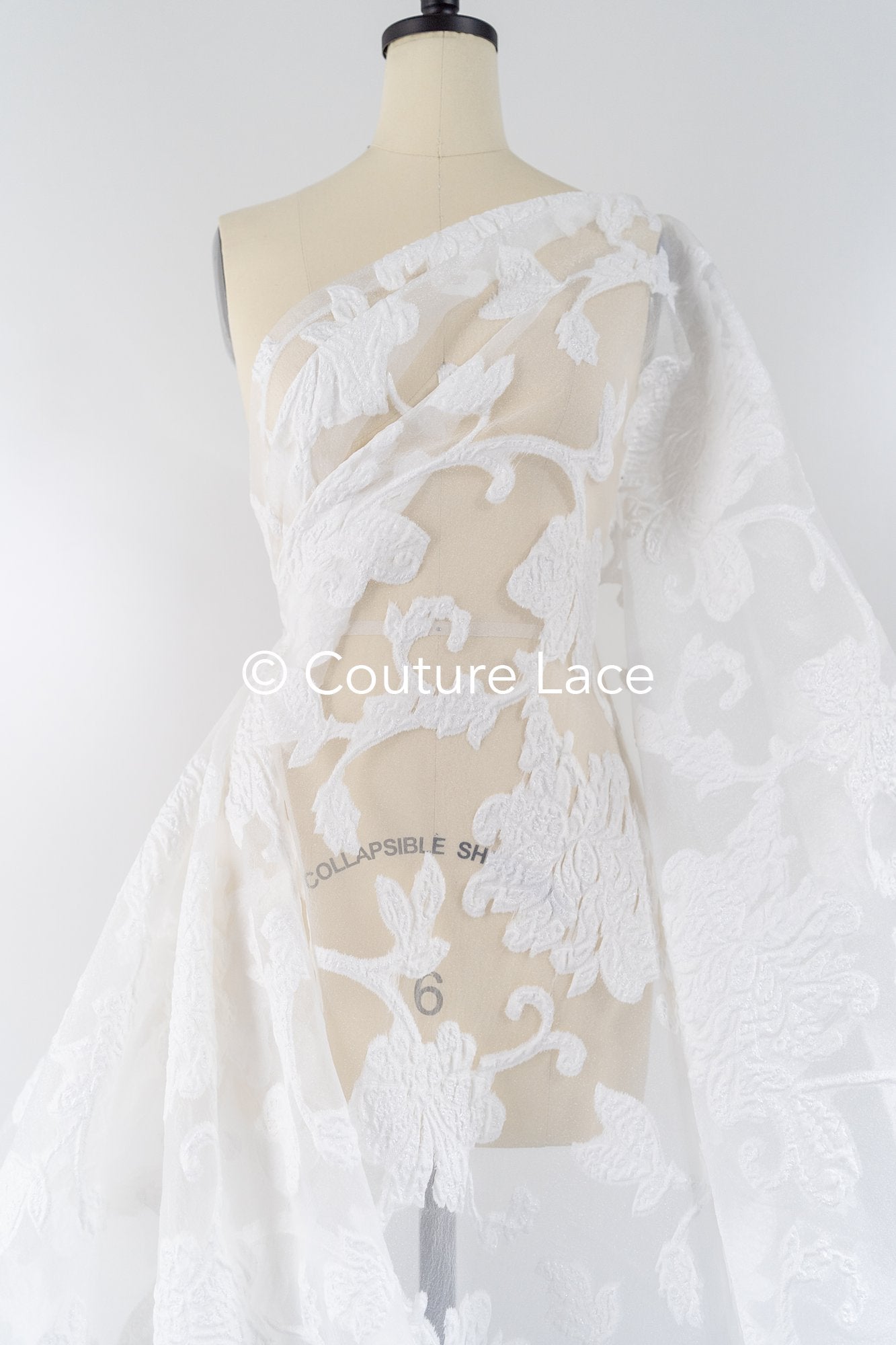 Tejido jacquard nupcial transparente con gran motivo floral 3D – Off-White // R-045