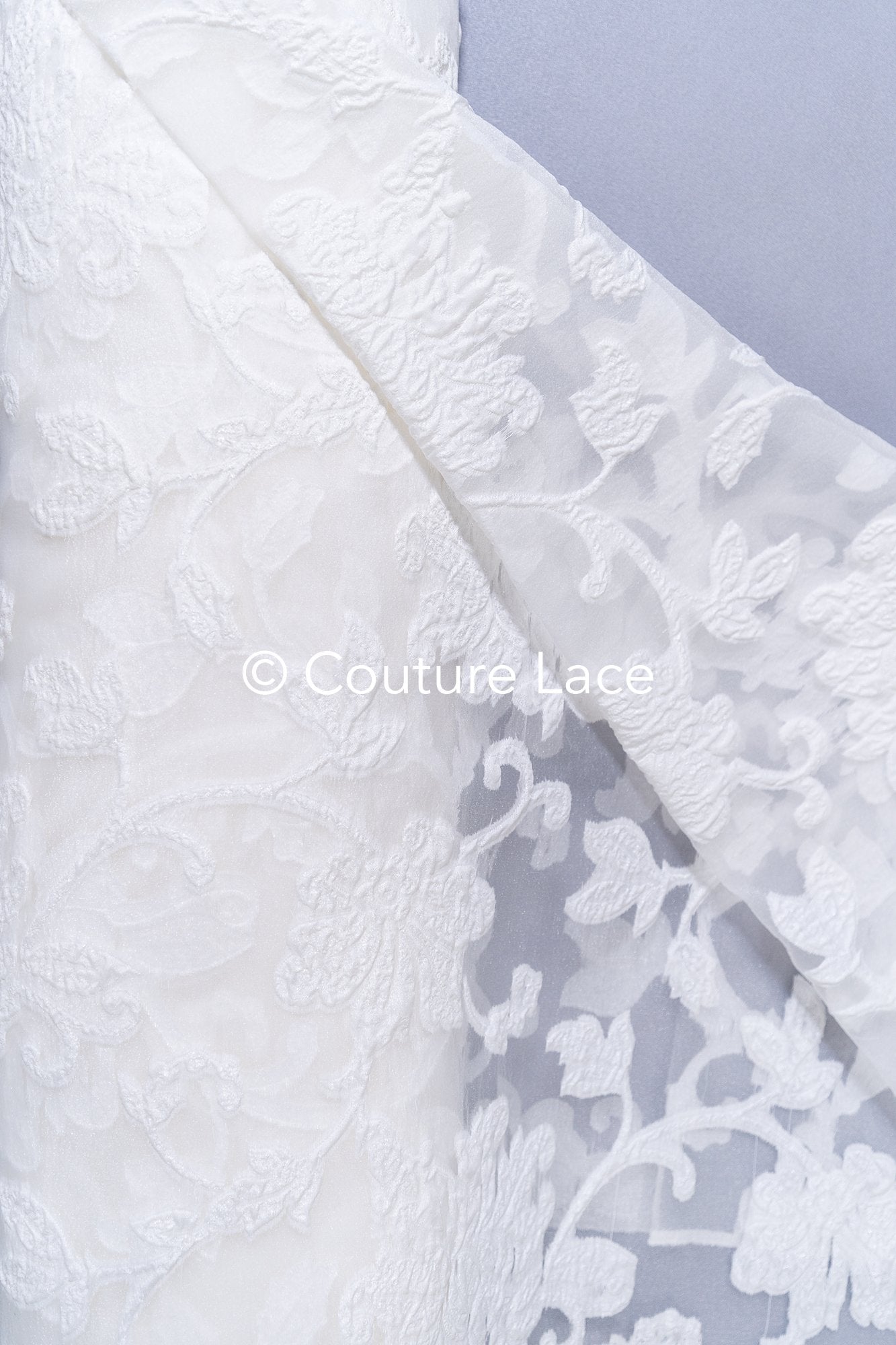 Tejido jacquard nupcial transparente con gran motivo floral 3D – Off-White // R-045