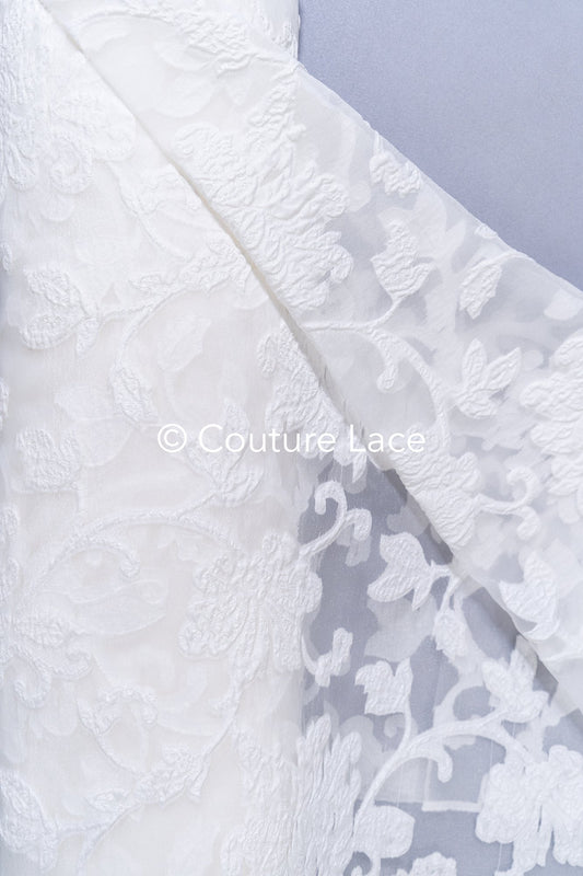 Tejido jacquard nupcial transparente con gran motivo floral 3D – Off-White // R-045