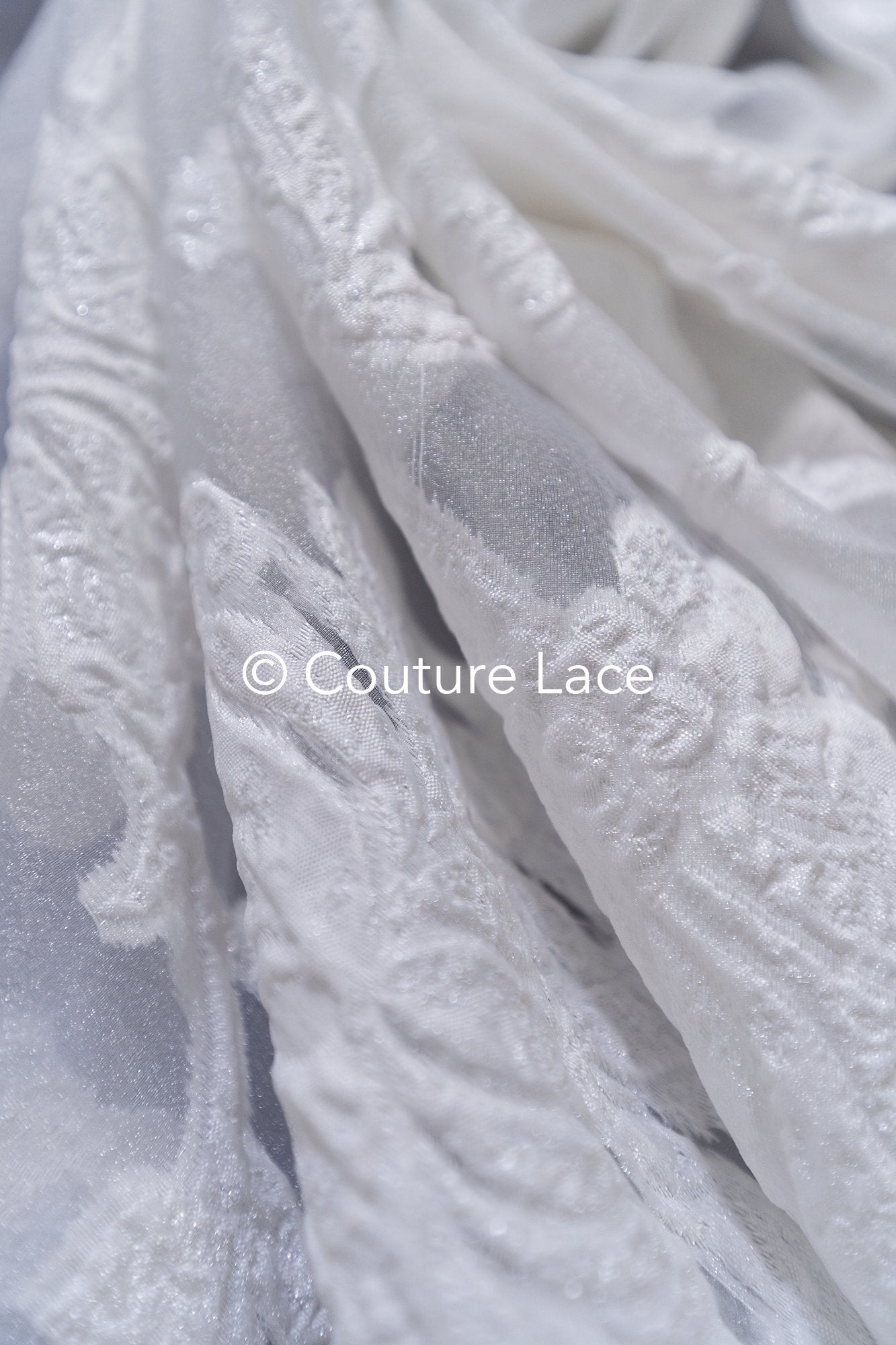 Tejido jacquard nupcial transparente con gran motivo floral 3D – Off-White // R-045